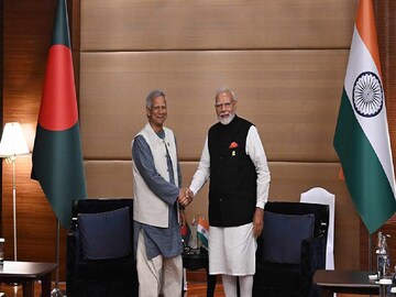 ভারত-বাংলাদেশ সম্পর্কে বিরাট মোড়! হঠাৎ ইউনূসকে চিঠি মোদির, পাল্টা উত্তর ইউনূসেরও, কী লেখা
