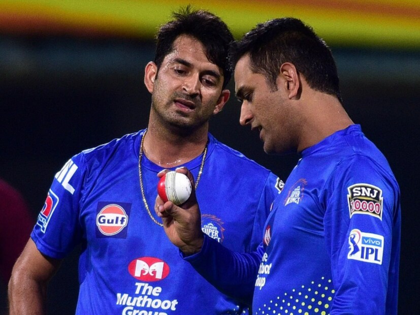 সেই ক্রিকেটার হলেন মিডিয়াম পেসার মোহিত শর্মা। তিনি বলেন,&quot;আমি বল করার সময় চিৎকার করি। কেন করি জানি না। বন্ধ করার চেষ্টা করেছি। কিন্তু হয় না। এক সময় মাহি ভাই আমাকে মারিয়া শারাপোভা বলে ডাকতে শুরু করে।&quot;