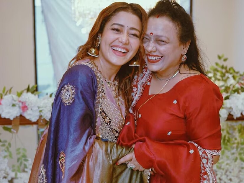 অভিনেত্রী ও গায়িকা তাঁর পরিবারের খুব কাছের এবং সর্বদা তাঁদের সম্পর্কে কথা বলার সময়ে শ্রদ্ধা ও কৃতজ্ঞতা মাথায় রাখেন। তিনি তার বড় বোন এবং ভাই টনির খুব কাছের, যাঁরা দুজনেই তাঁদের ছাপ ফেলেছেন, গায়িকার ৩৫তম জন্মদিনে, তার বয়স্ক ভাই তার বোনের একটি আবেগঘন ভিডিও শেয়ার করেছেন, যা সমস্ত ভক্তদের হতবাক করে দিয়েছে।