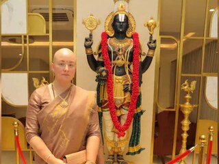 ছেলের সুস্থতা প্রার্থনা করে তিরুপতি মন্দিরে নিজের চুল মানত করেছিলেন অ্যানা
