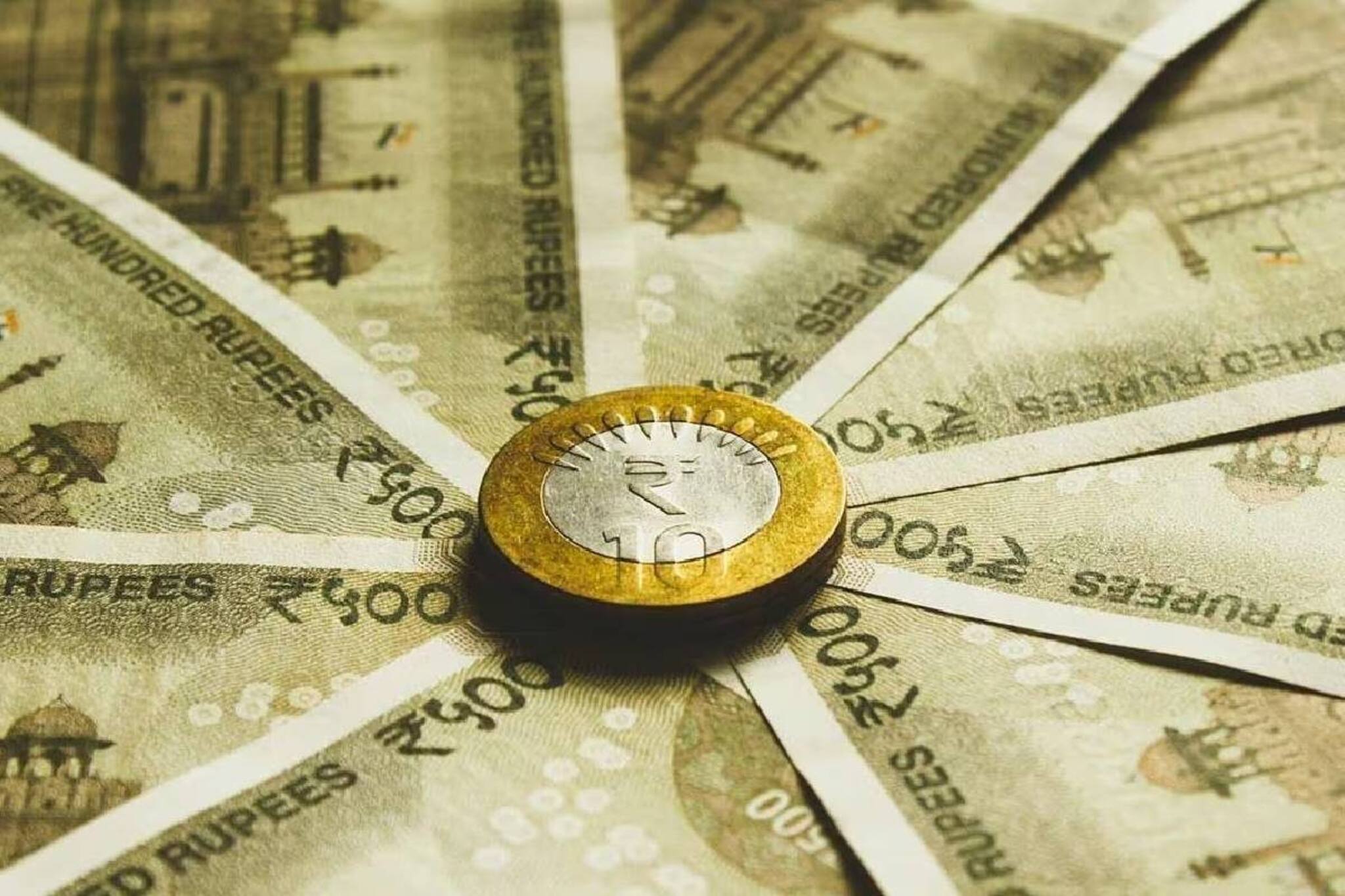 প্রচুর খেটেও জলের মতো বেরিয়ে যায় টাকা! রাতারাতি পয়সায় ফুলেফেঁপে উঠবেন, রইল বাস্তু টিপস