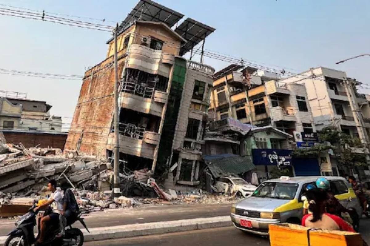 Myanmar Earthquake Rescue: বিধ্বংসী ভূমিকম্পের ৫ দিন পর মায়ানমারে ধ্বংসাবশেষ থেকে জীবিত অবস্থায় উদ্ধার যুবকMyanmar Youth Pulled Alive From Wreckage Five Days After Devastating EarthQuake