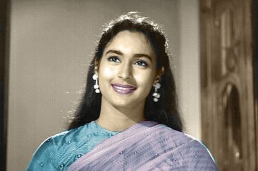 বলিউডে নূতনের সাফল্য: প্রায় চার দশক ধরে বলিউডে রীতিমতো রাজত্ব করেছেন নূতন। কাজ করেছেন আশিটিরও বেশি ছবিতে। ৫ বার ফিল্মফেয়ার বেস্ট অ্যাকট্রেস অ্যাওয়ার্ড জিতেছেন। নিজের সময়ের সেরা এবং সফল অভিনেত্রী হয়ে উঠেছিলেন তিনি। অভিনেত্রীর ঝুলিতে রয়েছে ‘বন্দিনী’, ‘সুজাতা’, ‘মিলন’, ‘ম্যায় তুলসি তেরে অঙ্গণ কি’। তাঁর অবদানের জন্য ভারত সরকার তাঁকে পদ্মশ্রী সম্মানে ভূষিত করেছিল। এখানেই শেষ নয়, সেই সময় সাহসিকতাও দেখিয়েছিলেন নূতন। তিনিই ছিলেন প্রথম অভিনেত্রী, যিনি ‘দিল্লি কা ঠগ’ ছবিতে স্যুইম স্যুট পরেছিলেন। যা নিয়ে বিস্তর চর্চা হয়েছিল। (File Photo)