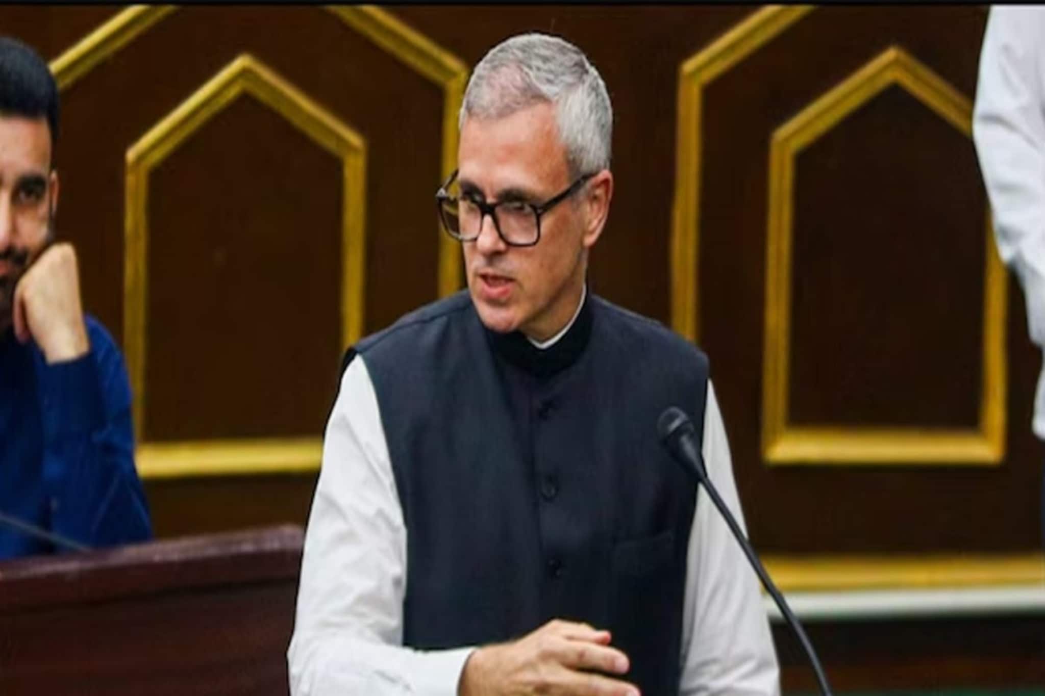 'অতিথিদের রক্ষা করতে ব্যর্থ হয়েছি!' পহেলগাঁও কাণ্ডকে ঢাল করে রাজ্যের তকমা ফেরত চান না ওমর