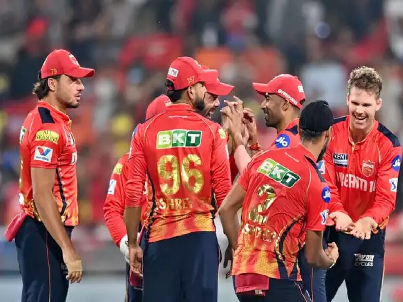 যদিও এবার বল হাতে ম্যাক্সওয়েল তবুও কিছুটা পারফর্ম করেছিলেন। ৭ ম্যাচে ৪টি উইকেট পান তিনি। ওভার পিছু অবশ্য দেন ৮.৪৬ রান। ফলে উইকেট তুললেও রান ভালই দিয়েছেন তিনি।