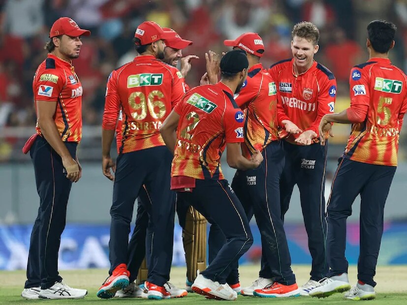 কিন্তু রাহানের উইকেট হারানোর পরেই তাসের ঘরের মতো ভেঙে পড়ে কলকাতার ইনিংস। শেষ পর্যন্ত মাত্র ৯৫ রানে শেষ হয় কলকাতার ইনিংস।