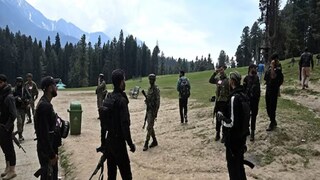 পহলগাঁওয়ের ঘটনাস্থলে নিরাপত্তা বাহিনীর জওয়ানরা৷ ছবি- তৌসিফ মুস্তাফা, এএফপি৷ পহলগাঁওয়ের ঘটনাস্থলে নিরাপত্তা বাহিনীর জওয়ানরা৷ ছবি- তৌসিফ মুস্তাফা, এএফপি৷