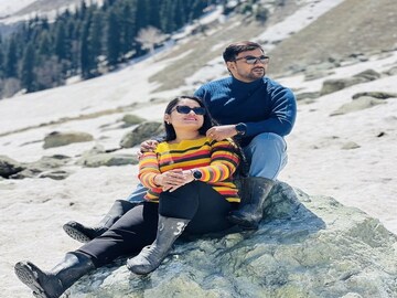 Krishnanagar Couple in Pahalgam: পহেলগাঁওয়ে ছিলেন, শিব মন্দির দেখতে গিয়ে বাঁচলেন কৃষ্ণনগরের নবদম্পতি! মধুচন্দ্রিমায় ভয়ঙ্কর অভিজ্ঞতা Krishnanagar Couple in Pahalgam: পহেলগাঁওয়ে ছিলেন, শিব মন্দির দেখতে গিয়ে বাঁচলেন কৃষ্ণনগরের নবদম্পতি! মধুচন্দ্রিমায় ভয়ঙ্কর অভিজ্ঞতা