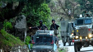 মুম্বাই হামলার ডোজিয়ার আমরা মুম্বাই হামলার পর পাকিস্তানকে যে ডোজিয়ার দিয়েছিলাম তাতে স্পষ্ট প্রমাণ রয়েছে যে কিভাবে পাকিস্তানি আর্মি এবং ইন্টেলিজেন্স এজেন্সির লোকেরা এতে জড়িত। আইএসআই অফিসার মেজর ইকবাল ডেভিড হেডলিকে রেকির জন্য টাকা দিয়েছিলেন। মেজর আব্দুল রহমান পাশা হামলার ষড়যন্ত্রে জড়িত ছিলেন। তিনিই কাসাবসহ দশ হামলাকারীকে সামরিক কৌশল শিখিয়েছিলেন। কর্নেল সাদাতউল্লাহ সন্ত্রাসী এবং হ্যান্ডলারদের মধ্যে যোগাযোগের জন্য সরঞ্জাম সরবরাহ করেছিলেন। মেজর সাজিদ মির প্রশিক্ষণ থেকে শুরু করে লজিস্টিক্স এবং সমন্বয়ের কাজ দেখছিলেন। এটি কাসাব এবং হেডলি নিজেরাই স্বীকার করেছেন।