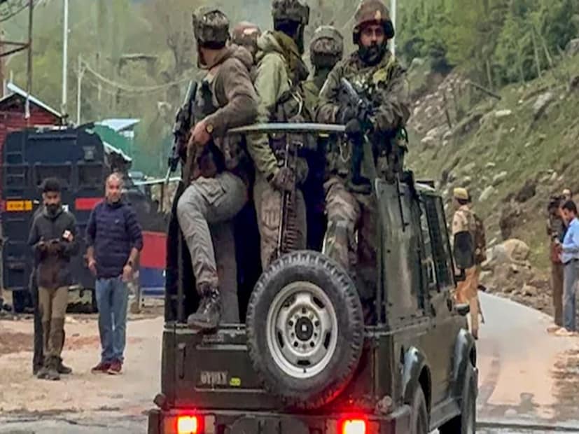 মুনির কাশ্মীর ইস্যু উত্থাপন করে বলেন, 