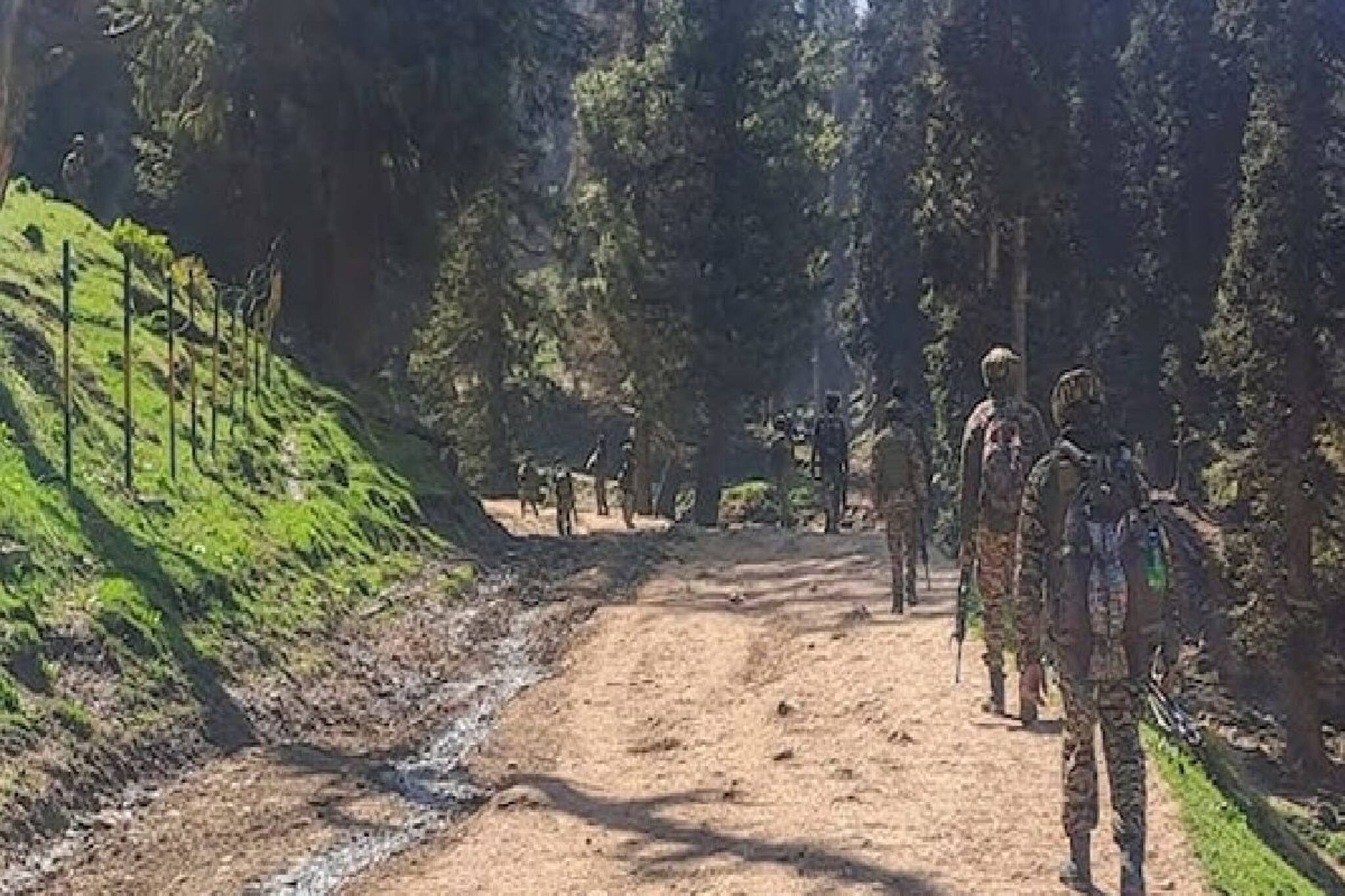 পহেলগাঁও হামলার পর 'ধুন্ধুমার' অ্যাকশন! উপত্যকায় একের পর এক জঙ্গির বাড়ি ধ্বংস সেনার