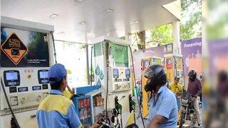 ফের বাড়ছে পেট্রোল ডিজেলের দাম? প্রতীকী ছবি ফের বাড়ছে পেট্রোল ডিজেলের দাম? প্রতীকী ছবি