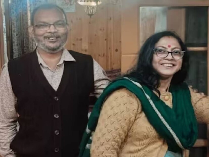 পহেলগাঁওয়ে জঙ্গী হামলায় প্রাণ গিয়েছে ২৭ জন নিরীহ মানুষের। ধর্মীয় পরিচয় জেনে, কোরানের কালমা শোনাতে বলে গুলি চালায় জঙ্গীরা, এমন অভিযোগও উঠেছে। এরই মধ্যে বন্দুকের নলের সামনে কলমা পড়েই প্রাণ বাঁচল বাঙালি অধ্যাপকের। 