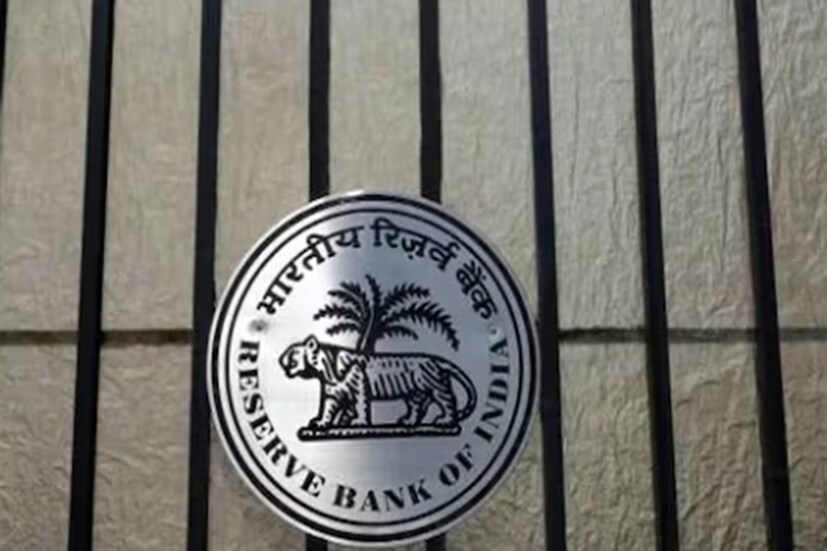 ৪. রিয়েল এস্টেট খাতের উন্নতি হবে। যদি বাড়ি কেনা সস্তা হয়ে যায়, তাহলে ফ্ল্যাট এবং সম্পত্তির বিক্রি বাড়বে। ডেভেলপাররা নতুন প্রকল্পে কাজ শুরু করবেন, যা নির্মাণ শিল্প এবং সংশ্লিষ্ট খাতগুলিকে (সিমেন্ট, ইস্পাত, রঙ) উপকৃত করবে।
