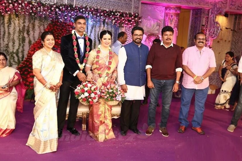 এরপর ১৯৯০ সালে রিচার্ড হার্ডি নামে এক বিদেশি ব্যক্তিতে বিয়ে করেছিলেন রাধিকা। তাঁদের এক কন্যাসন্তান জন্মায়। যাঁর নাম রায়ানে হার্ডি। যদিও রিচার্ডের সঙ্গেও টেকেনি অভিনেত্রীর সংসার। এরপর তৃতীয়বারের জন্য অভিনেতা শরৎকুমারের সঙ্গে গাঁটছড়া বেঁধেছিলেন রাধিকা। বিয়ের আগে থেকেই এই জুটির বেশ বন্ধুত্ব ছিল। এমনকী ১৯৯৪ সালে মুক্তিপ্রাপ্ত ‘নাম্মা আন্নাচি’ এবং ১৯৯৭ সালে মুক্তিপ্রাপ্ত ‘সূর্যবংশম’ নামে দুটি ছবিতে জুটি বেঁধে কাজও করেছিলেন রাধিকা আর শরৎকুমার। এই তারকা-দম্পতির রাহুল নামে এক পুত্রসন্তানও রয়েছে।