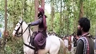 রঘু ডাকাতের চরিত্রে দেব৷ 