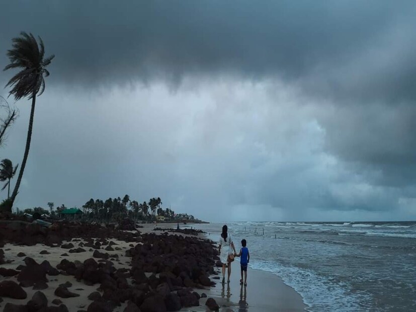 *মঙ্গলবার মূলত পরিষ্কার আকাশ। বেলা বাড়লে আংশিক মেঘলা আকাশ। বাতাসে বাড়ছে জলীয় বাষ্পের পরিমাণ। অস্বস্তিকর আবহাওয়া দক্ষিণবঙ্গে। আগামী ২৪ ঘণ্টায় তাপমাত্রার খুব একটা পরিবর্তনের সম্ভাবনা নেই। পরবর্তী দু-দিনে তাপমাত্রা কমতে পারে রাজ্যে। ফাইল ছবি। 