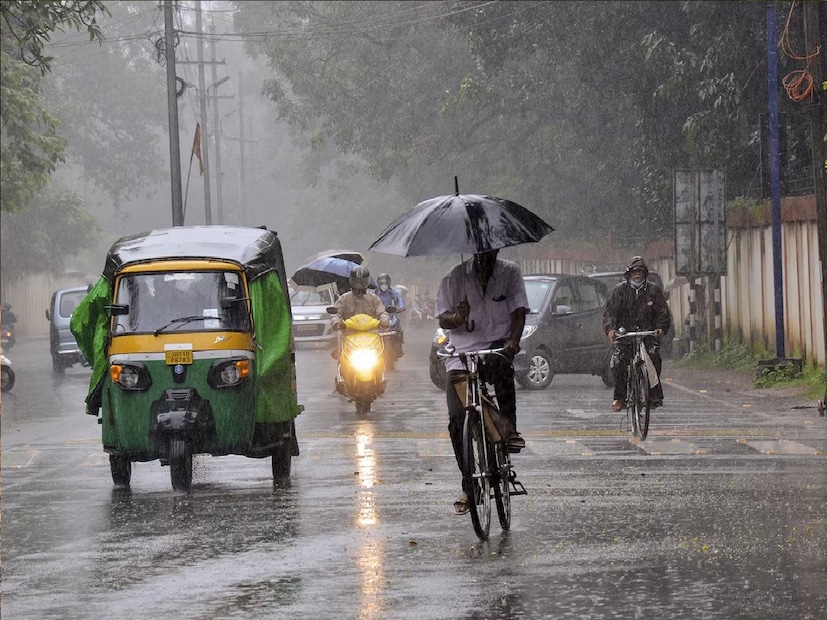 *পয়লা বৈশাখে পশ্চিম বর্ধমান, পুরুলিয়া, বাঁকুড়া, ঝাড়গ্রাম পূর্ব ও পশ্চিম মেদিনীপুর জেলার এক বা দুটি জায়গায় বজ্রবিদ্যুৎ-সহ হালকা থেকে মাঝারি বৃষ্টিপাত হতে পারে। ফাইল ছবি। 
