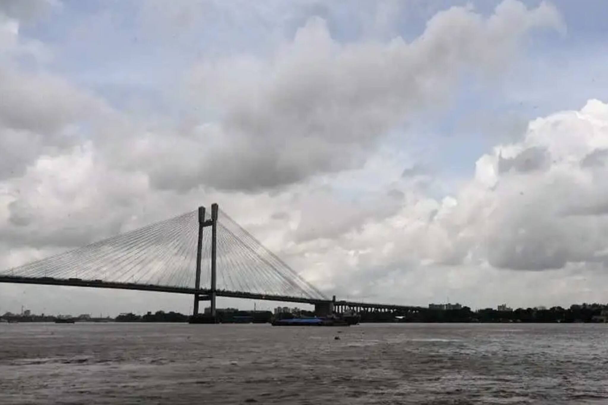 সোমবার থেকে টানা ঝড়বৃষ্টির পূর্বাভাস দক্ষিণবঙ্গে! বিরাট সতর্কতা জারি