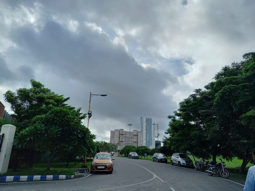 পুরুলিয়ার সর্বোচ্চ তাপমাত্রার পারদ থাকতে পারে ৩৭ ডিগ্রি সেলসিয়াস এবং সর্বনিম্ন তাপমাত্রা পারদ থাকতে পারে ২৭ ডিগ্রি সেলসিয়াস বলে জানা গিয়েছে হাওয়া অফিস সুত্রে ।‌ রোদের ঝলকানি থেকে মেঘে ঢাকা কালো আকাশ এর মধ্যে আবহাওয়ার সঙ্গে পাল্লা দিয়ে পরিবর্তন হচ্ছে তাপমাত্রার।