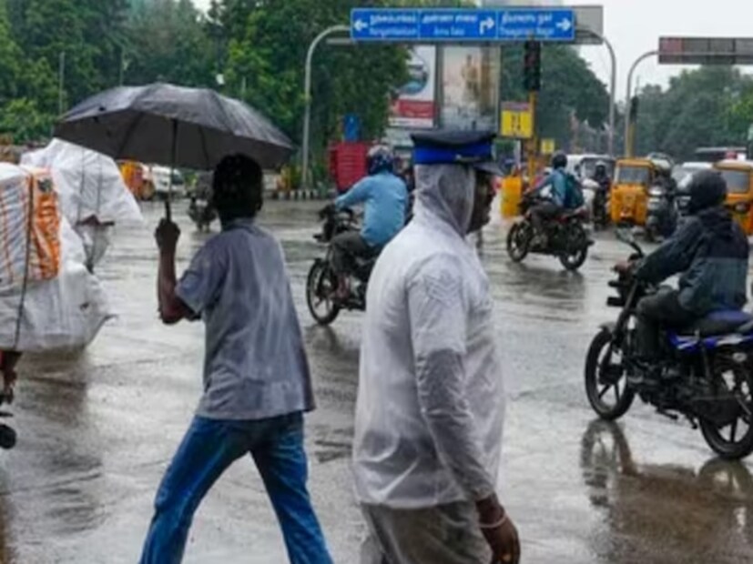 আগামী শুক্র ও শনিবার পর্যন্ত রাজ্যের সব জেলাতেই বিক্ষিপ্তভাবে বজ্রবিদ্যুৎ-সহ ঝড় বৃষ্টির সম্ভাবনা রয়েছে। বেশ কিছু জেলায় কালবৈশাখীর সঙ্গে বিক্ষিপ্তভাবে শিলাবৃষ্টি ও বজ্রপাতের আশঙ্কাও রয়েছে। উত্তরবঙ্গে শুক্রবার পর্যন্ত ঝড়-বৃষ্টির সম্ভাবনা থাকবে। এমনটাই জানিয়েছে আবহাওয়া দফতর ৷ (PTI/File Image)