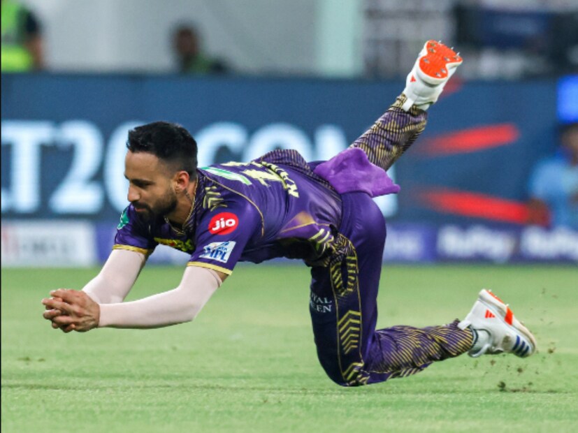 রমনদীপের এই বক্তব্যের পরই প্রশ্ন উঠতে শুরু করেছে তাহলে কী দলের অন্দরে ব্যাটিং অর্ডার নিয়ে কোনও সমস্যা রয়েছে। যদিও দলে কোনও সমস্যা নেই বলে জানিয়েছেন রমনদীপ। 