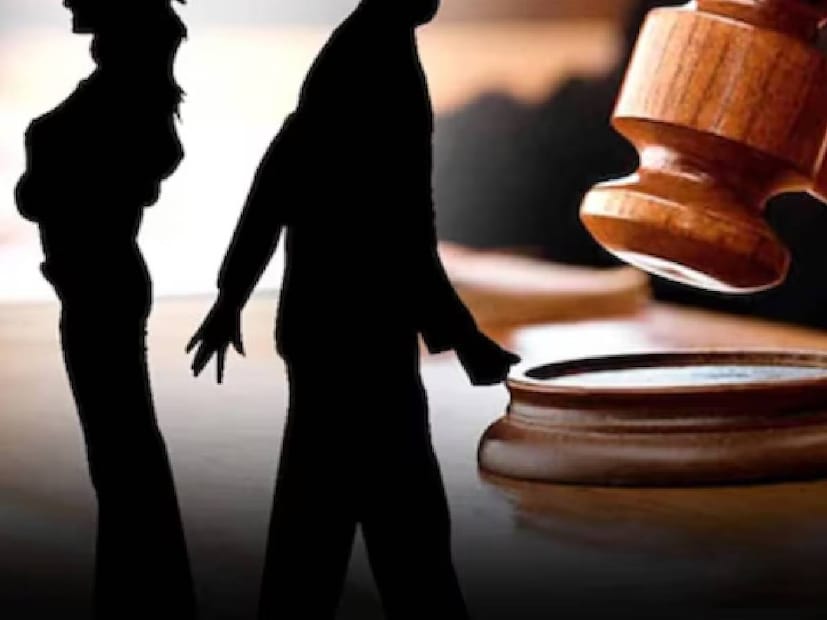 স্বামী-স্ত্রীর মধ্যে অশান্তি দিয়ে শুরু, তার পরে অশান্তি বেড়ে ফাঁস হয়ে গেল গোপন কথা। তারপরে স্বামীকে পেতে হল খুনের হুমকি। শেষমেশ বিপদে পড়ে পুলিশের দ্বারস্থ নির্যাতিত স্বামী। Representative Image স্বামী-স্ত্রীর মধ্যে অশান্তি দিয়ে শুরু, তার পরে অশান্তি বেড়ে ফাঁস হয়ে গেল গোপন কথা। তারপরে স্বামীকে পেতে হল খুনের হুমকি। শেষমেশ বিপদে পড়ে পুলিশের দ্বারস্থ নির্যাতিত স্বামী। Representative Image