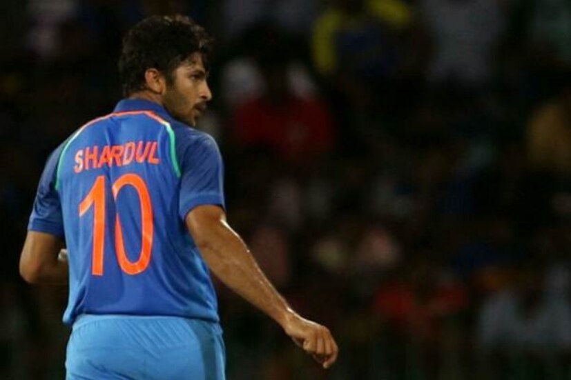 সচিন ছাড়া ১০ নম্বর জার্সি একটি ম্যাচই খেলেছিলেন সেই ক্রিকেটার। তাঁর নাম অনেকের অজানা। সচিন তেন্ডুলকর ছাড়া অপর ক্রিকেটার যিনি ১০ নম্বর জার্সি পরে খেলেছেন তিনি হলে শার্দুল ঠাকুর। নিজের অভিষেক ম্যাচে শার্দুল ১০ নম্বর পরে নেমেছিলেন।