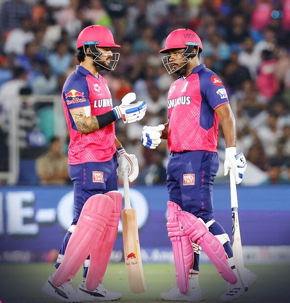 এর পাশাপাশি নরেন্দ্র মোদি স্টেডিয়ামে গুজরাত টাইটান্সের ইনিংসের শেষ ওভারে সার্কেলের বাইরে একজন ফিল্ডার কম রাখার অনুমতি দেওয়া হয়েছিল বলে স্লো ওভার-রেটের জন্য রাজস্থান রয়্যালকে শাস্তি দেওয়া হয়। গুজরাত ২০-তম ওভারে ১৬ রান তুলেছিল। ওই ওভারে বল করেছিলেন সন্দীপ শর্মা। ফলে গুজরাত টাইটান্স ৬ উইকেটে মোট করেছিল ২১৭ রান। (Photo Courtesy: Rajasthan Royals/X)