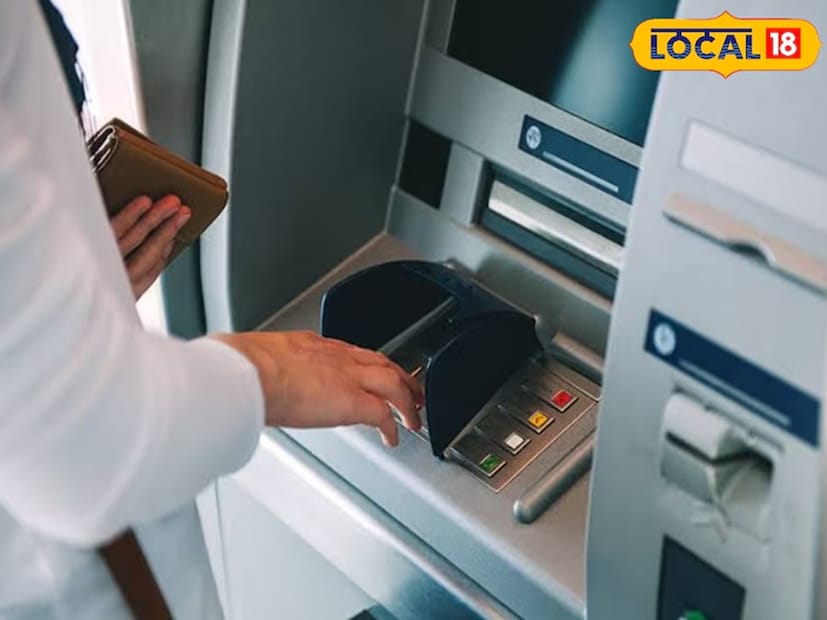 জেনে রাখা দরকার, ৫০,০০০ টাকা পর্যন্ত নগদ জমার জন্য প্যান কার্ড দেখানোর প্রয়োজন নেই, তবে এই পরিমাণের বেশি লেনদেনের জন্য প্যান প্রয়োজন। এই নিয়ম হিসাব বহির্ভূত সম্পদের উপর নজরদারি এবং ব্যাঙ্কিং চ্যানেলের মাধ্যমে সম্ভাব্য অর্থ পাচার রোধ করার উদ্দেশ্যে তৈরি করা হয়েছে।