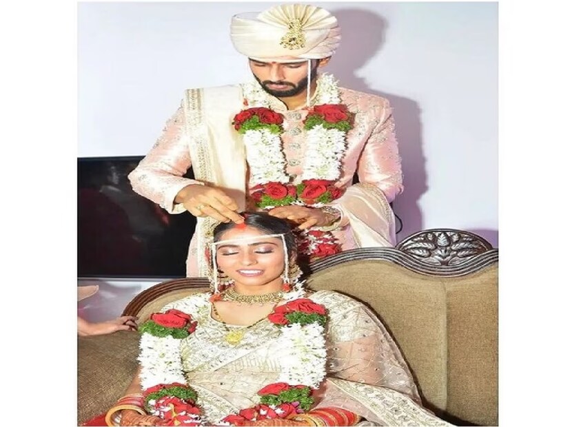 সবাইকে চমকে দিয়ে তিনি তার মুসলিম বান্ধবী আঞ্জুম খানকে বিয়ে করেন। তাঁর লাভ লাইফ নিয়ে সব কথাই গোপন রাখতেন৷  শিভমের  মুসলিম মেয়েকে বিয়ে করা অনেকেকে বিস্মিত করেছিল৷