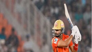 অধিনায়ক শ্রেয়স আইয়ার ৩০ বলে ৫২ রান করেন তিনি