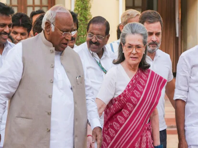 এই নির্দেশকে অভিযুক্তরা প্রথমে দিল্লি হাই কোর্ট এবং পরে ভারতের সুপ্রিম কোর্টে চ্যালেঞ্জ জানায়। তবে, উভয় আদালতই বিচার প্রক্রিয়ায় হস্তক্ষেপ করতে অস্বীকৃতি জানায়। প্রধান অভিযোগ হল, ২০১০ সালে, অ্যাসোসিয়েটেড জার্নালস লিমিটেড (এজেএল), ইয়ং ইন্ডিয়ানের (ওয়াইআই) প্রধান কর্মকর্তারা এবং অল ইন্ডিয়া কংগ্রেস কমিটির (এআইসিসি) প্রধান কর্মকর্তারা এজেএল-এর (একটি পাবলিক আনলিস্টেড কোম্পানি) প্রায় ২০০০ কোটি টাকার সম্পত্তি দখল করার জন্য একটি অপরাধমূলক ষড়যন্ত্রের পরিকল্পনা করেছিলেন, যার মাধ্যমে ৯৯% শেয়ার একটি বেসরকারি কোম্পানি ইয়ং ইন্ডিয়ানের পক্ষে মাত্র ৫০ লক্ষ টাকার বিনিময়ে স্থানান্তর করা হয়েছিল, যেখানে সনিয়া গান্ধি এবং রাহুল গান্ধি একসঙ্গে ৭৬% শেয়ারের মালিক ছিলেন। (Image: PTI/File)