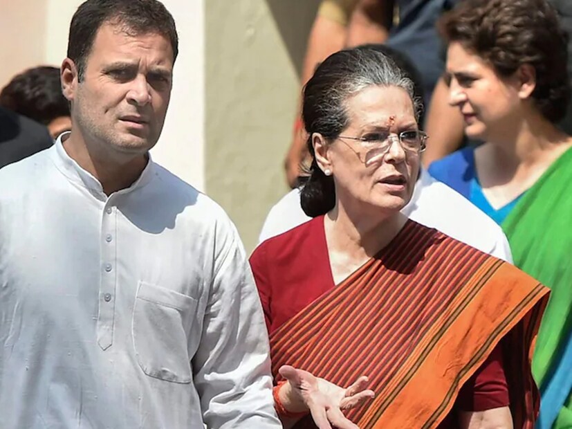 Report-Manoj Gupta: ন্যাশনাল হেরাল্ড মামলায় (National Herald Case) অর্থ পাচারের অভিযোগে কংগ্রেস নেত্রী সনিয়া গান্ধি, নেতা রাহুল গান্ধি এবং অন্যান্যদের বিরুদ্ধে চার্জশিট দাখিল করেছে এনফোর্সমেন্ট ডিরেক্টরেট, সংক্ষেপে ইডি। বিশেষ বিচারক বিশাল গোগনে ৯ এপ্রিল দাখিল করা চার্জশিটটি পরীক্ষা করে ২৫ এপ্রিল, ২০২৫ তারিখ মামলার পরবর্তী কার্যক্রমের দিন ধার্য করেছেন। CNN-News18 বিশেষ ভাবে ইডি তদন্ত এবং চার্জশিটের বিস্তারিত তথ্য পেয়েছে। সেখানে কী বলা হয়েছে, তা দেখে নেওয়া যাক। (File Photo)