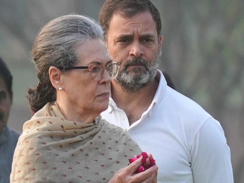 এই মামলায় ইডি তদন্তের সূত্রপাত হয় ২৬.০৬.২০১৪ তারিখে দিল্লির পাতিয়ালা হাউস আদালতের লেফটেন্যান্ট মেট্রোপলিটন ম্যাজিস্ট্রেট-০২ (এমএম-০২) কর্তৃক প্রদত্ত একটি নির্দেশ থেকে, যা ২০১৩ সালে সুব্রহ্মণ্যম স্বামীর দায়ের করা একটি ব্যক্তিগত অভিযোগের ভিত্তিতে সনিয়া গান্ধি, রাহুল গান্ধি, মতিলাল বোহরা, অস্কার ফার্নান্দেজ, সুমন দুবে, স্যাম পিত্রোদা এবং মেসার্স ইয়ং ইন্ডিয়ানের বিরুদ্ধে দায়ের করা হয়েছিল, যেখানে আইপিসি, ১৮৬০-এর ধারা ৪০৩, ৪০৬ এবং ৪২০ r/w ধারা ১২০(B)-এর অধীনে অপরাধ সংঘটনের অভিযোগ আনা হয়েছিল। (Image: PTI/File)