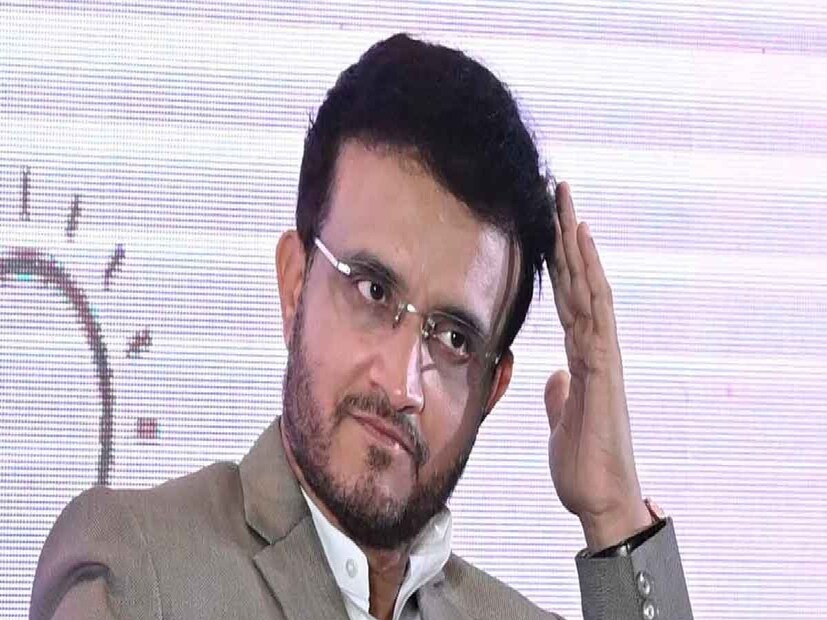 কলকাতায় আইপিএল ফাইনাল ফেরানোর জন্য তিনি নিজে 'ময়দানে' নেমেছেন বলে জানিয়েছেন সৌরভ গঙ্গোপাধ্যায়। এক অনুষ্ঠানে যোগ দিয়ে সৌরভ বলেছেন,"চেষ্টা চলছে ইডেনে ফাইনাল করার। অত সহজে সরিয়ে দেওয়া যায়!"