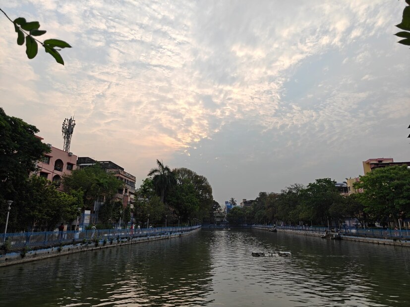 ইসলামপুর : সকাল থেকে মেঘলা আকাশ, হালকা ঝিরিঝিরি বৃষ্টি, সর্বনিম্ন তাপমাত্রা ২১ ডিগ্রি সেলসিয়াস। 
