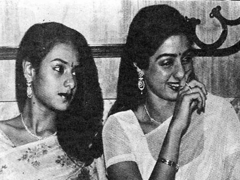 বোনের সাহায্য: শ্রীদেবী যখন সাফল্যের চূড়ায়, তখন সব দিক থেকে তাঁর সব রকম কাজ সামলাতেন বোন শ্রীলতাই। এর আগে অবশ্য অভিনেত্রীর মা-ই তাঁর সমস্ত কাজ দেখতেন। কিন্তু মায়ের মৃত্যুর পর দুই বোনের মধ্যে ঝামেলা শুরু হয়। এখান থেকেই সম্পর্কে আসে তিক্ততা। (File Photo)