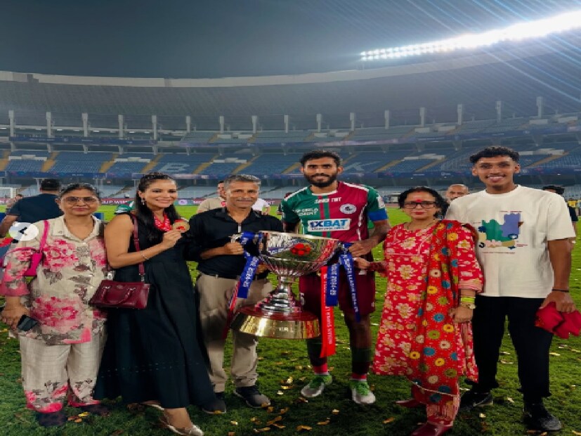 কস্তুরী শিলিগুড়ির মধ্যবিত্ত পরিবারের মেয়ে৷ তাঁর বাবা-র নাম গনেশ ছেত্রী৷ তিনি ব্যবসায়ী৷ Photo Courtesy Instagram