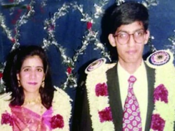 বাড়ির বউয়ের কথা শুনুন,ইনি শুনেছিলেন বউয়ের কথা,রোজ ৫ কোটি টাকার রোজগার, সারা দুনিয়া মাত