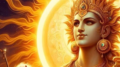 গ্রহদের রাজা সূর্য ১৭ অগাস্ট ২০২৫-এ তাঁর স্বরাশি সিংহে গমন করবেন। এই গোচরের সময় সিংহ রাশিতে ইতিমধ্যেই উপস্থিত রয়েছেন কেতু। ফলত সূর্য ও কেতুর মিলন একটি শক্তিশালী যোগ তৈরি করবে, যা ১৮ বছর পর আবার ঘটছে। এই যুগল মিলন ৫টি রাশির জন্য বিশেষ ভাবে শুভ বলে মনে করা হচ্ছে।