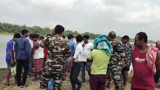 দামোদরে কী ভেসে এলো! দেখেই চক্ষু চড়কগাছ সকলের