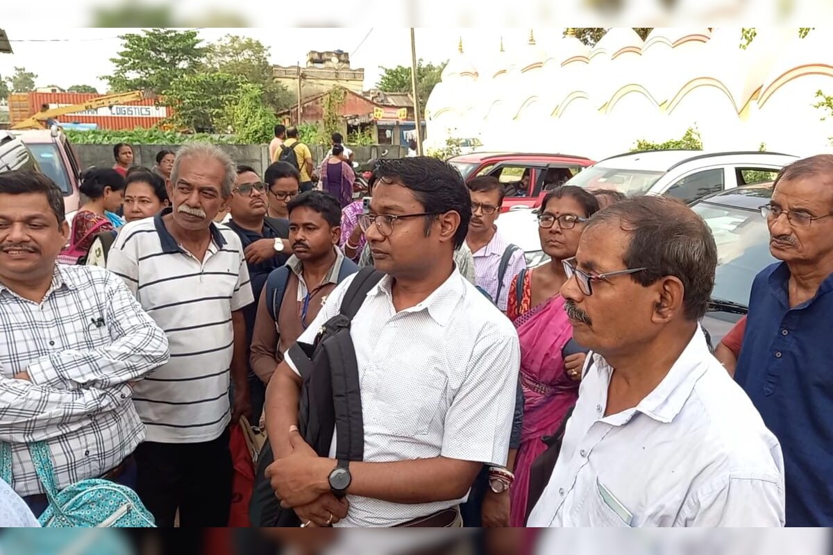 West Bengal news শেষ মুহূর্তে বদলে গেল JEE মেইনস পরীক্ষার কেন্দ্র! মাথায় হাত পরীক্ষার্থীদের JEE Mains exam centre was changed stuendent were informed at the last moment