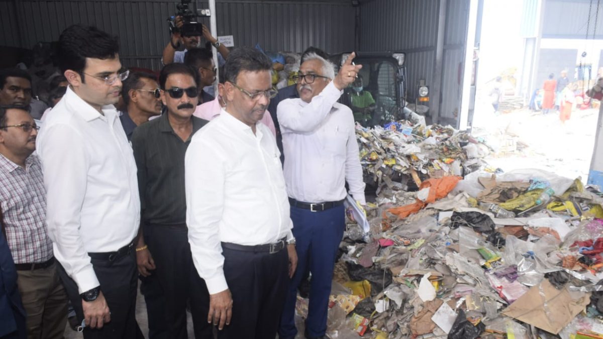 Kolkata Municipality: জঞ্জাল সমস্যা মেটাতে নতুন ধাপার জমির খোঁজ! হাওড়া, বিধাননগর থেকেও চাপ কমানোর চেষ্টা, রিসাইক্লিংয়ে জোর