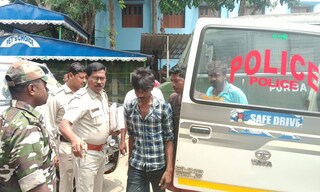 দামোদর থেকে দেদার বালি লুট করছিল মাফিয়ারা, অভিযানে সাফল্য পুলিশের  দামোদর থেকে দেদার বালি লুট করছিল মাফিয়ারা, অভিযানে সাফল্য পুলিশের