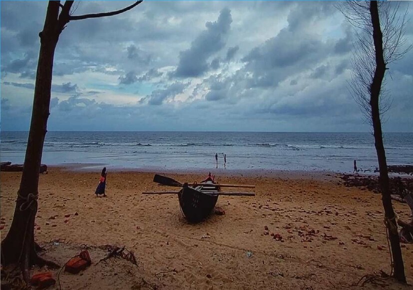 *উইকেন্ডে বৃষ্টির সম্ভাবনা বাড়বে রাজ্যে। আগামী কয়েক দিন সব জেলাতেই বিক্ষিপ্তভাবে বজ্রবিদ্যুৎ-সহ ঝড় বৃষ্টির সম্ভাবনা। শুক্রবার পর্যন্ত রাজ্যের প্রায় সব জেলাতেই বিক্ষিপ্তভাবে বজ্রবিদ্যুৎ-সহ ঝড়বৃষ্টি হবে। পশ্চিমের কিছু জেলায় বিক্ষিপ্তভাবে শিলাবৃষ্টি ও বজ্রপাতের আশঙ্কা। ফাইল ছবি। 
