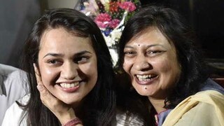 IAS অফিসার টিনা ডাবির মা হিমালি ডাবিকে চেনেন? IAS অফিসার টিনা ডাবির মা হিমালি ডাবিকে চেনেন?