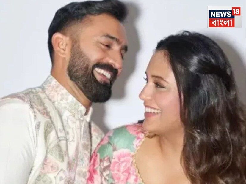 ঠিক সেই সময়ে তাঁর বন্ধু এবং মেন্টর অভিষেক নায়ার তাঁকে আবার নতুন করে জীবন শুরু করতে সাহায্য করেন। জিমে ফেরার পথে দিনেশের দেখা হয় স্কোয়াশ খেলোয়াড় দীপিকা পল্লিকলের সঙ্গে।