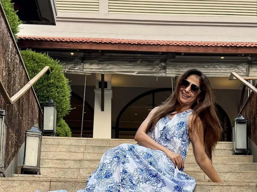 রামগোপাল ভার্মা সেই সময়ে বিবাহিত ছিলেন। শোনা যায়, স্ত্রী রত্নার কানে তাঁদের সম্পর্কের কথা আসে। রত্না নায়িকাকে এই নিয়ে চড়ও মেরেছিলেন! এর পরে রামগোপালের সঙ্গে তাঁর ডিভোর্স হয়ে যায় ঠিকই, তবে ঊর্মিলার সঙ্গে পরিচালকের ছবি করাও বন্ধ হয়ে যায়। কারণটা শুধু ব্যক্তিগত সম্পর্ক নাও হতে পারে, কেন না, ধীরে ধীরে ভার্মার ছবি আর বক্স অফিসে সাফল্য পাচ্ছিল না! এক সময়ে তাঁর ছবি বানানোও বন্ধ হয়ে যায়। Photo: Instagram