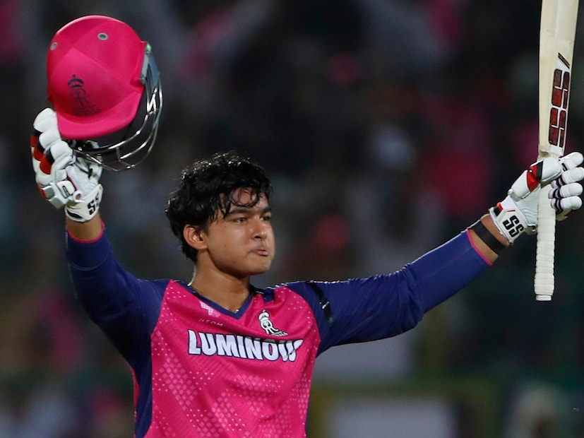 গুজরাত টাইটান্সে বিরুদ্ধে ঐতিহাসিক ইনিংস খেলেছেন ১৪ বছরের রাজস্থান রয়্যালস তারকা বৈভব সূর্যবংশী। শুধু ২১০ রান তাড়া করে দলকে সহজ জয় এনে দেওয়া, সেঞ্চুরি করে নিজেও গড়লেন ৫টি বড় রেকর্ড। (Photo Courtesy- AP)